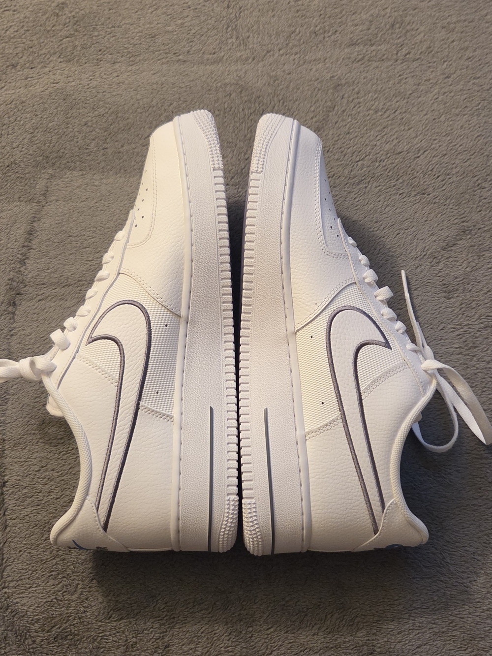 Nike Air Force 1'07 White/Smoke 💨 Gray Swoosh. Like NEW With Box. Size 13 🩶🤍